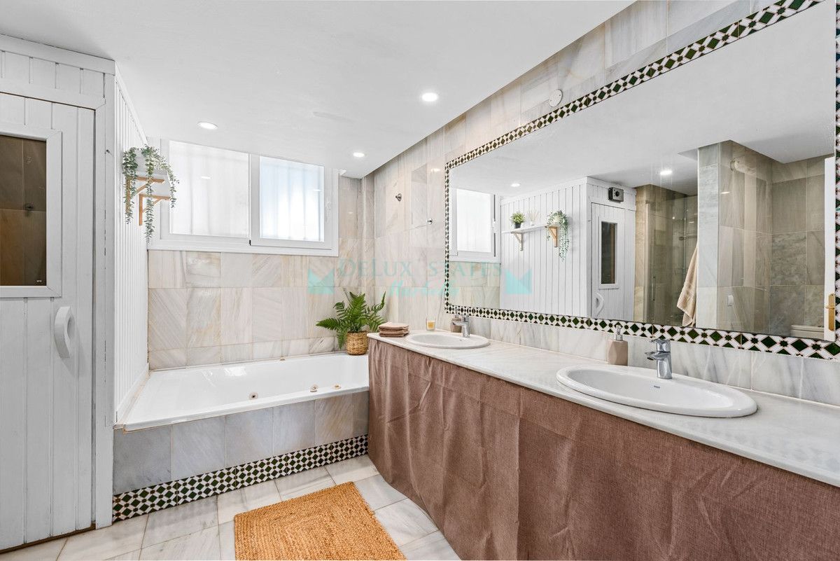 Town House for sale in Marbella - Puerto Banus