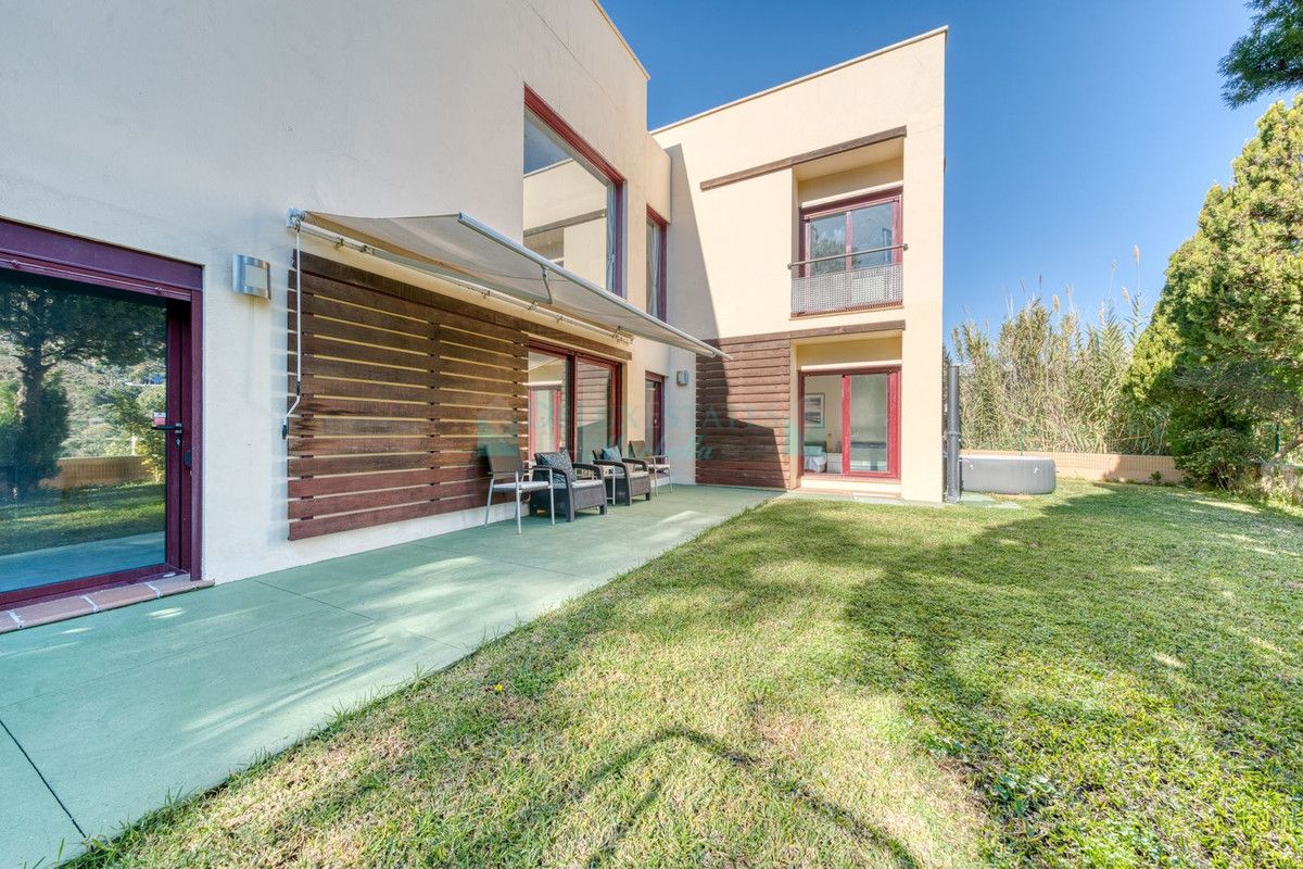 Villa for rent in Benahavis