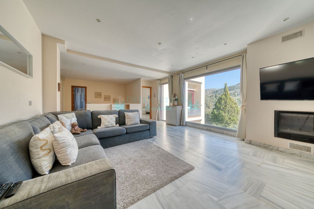 Villa for rent in Benahavis
