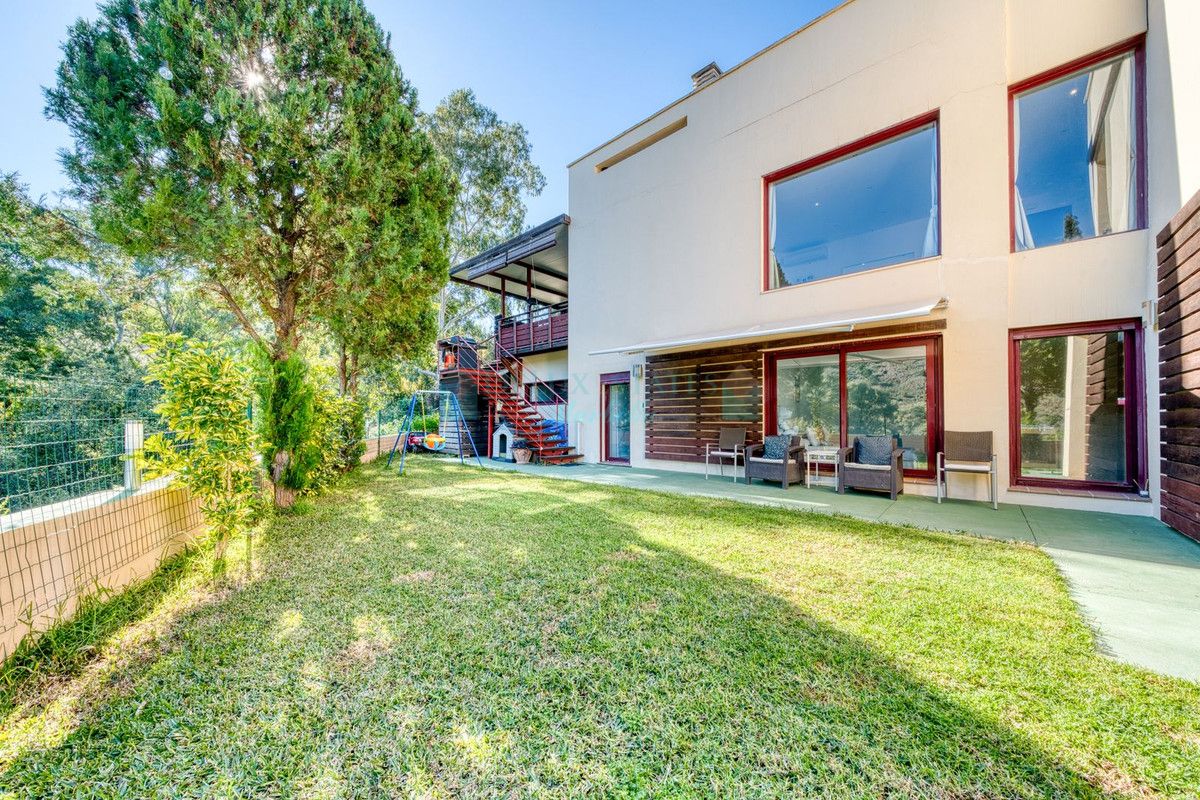 Villa for rent in Benahavis
