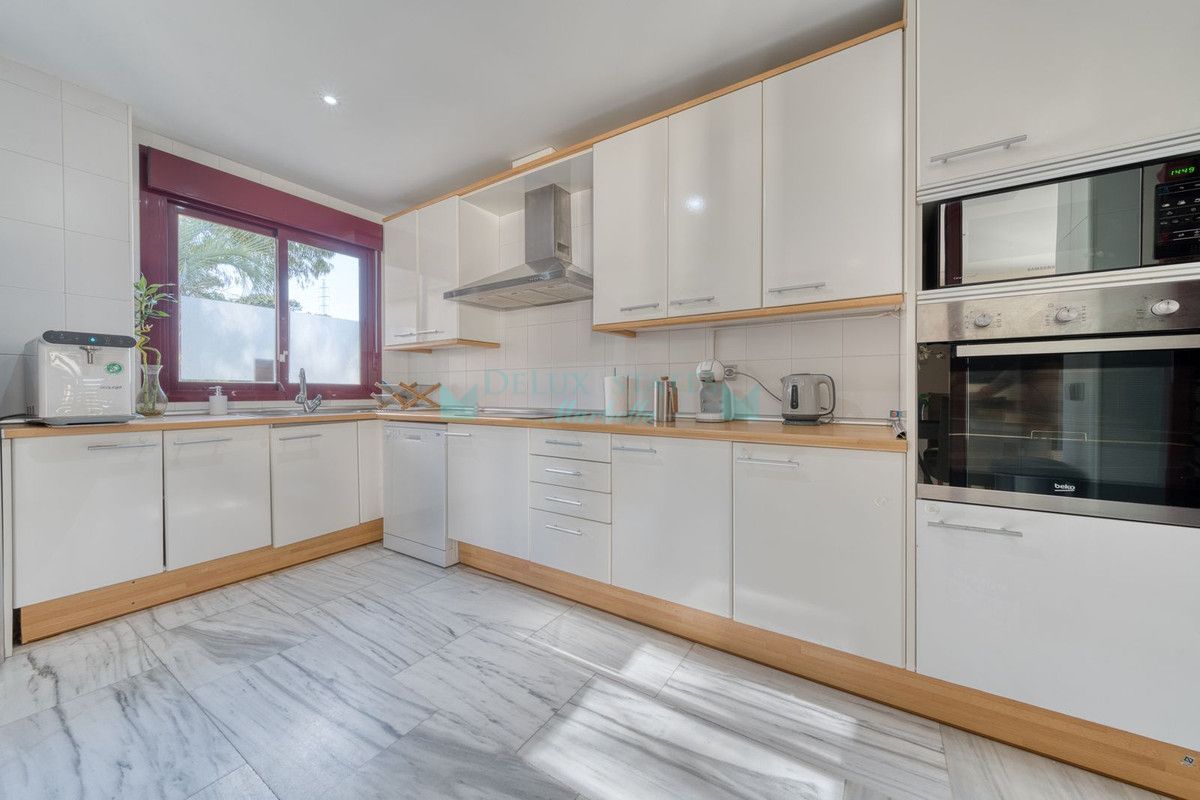 Villa for rent in Benahavis