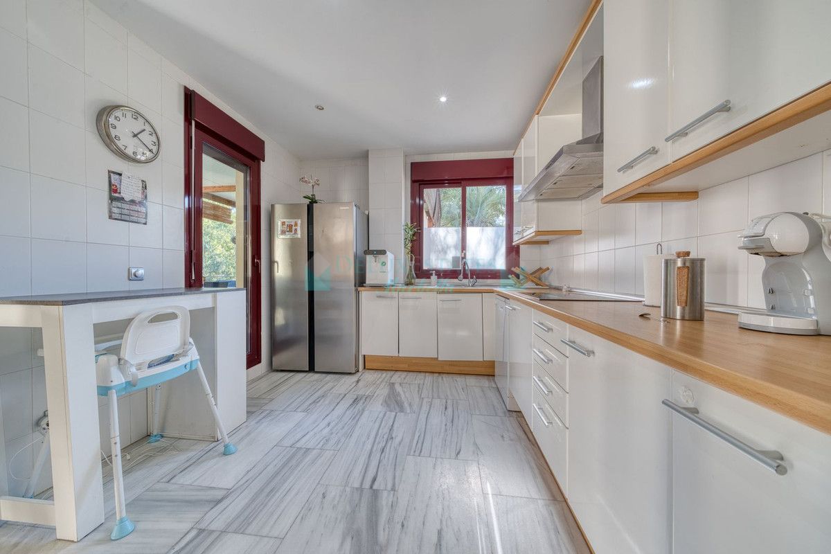Villa for rent in Benahavis
