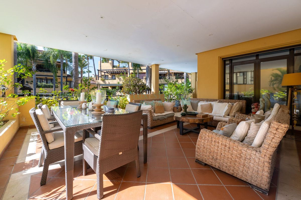 Ground Floor Apartment for sale in Marbella - Puerto Banus