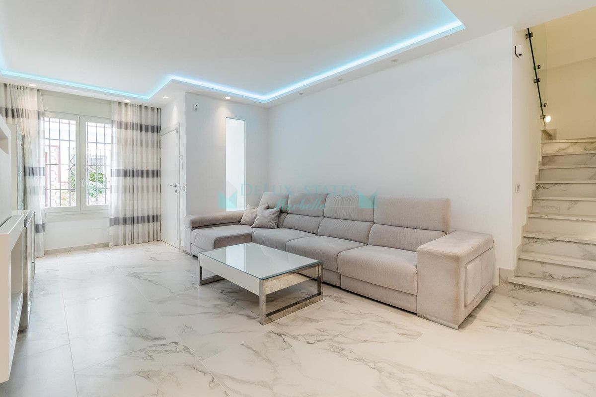 Town House for sale in Estepona