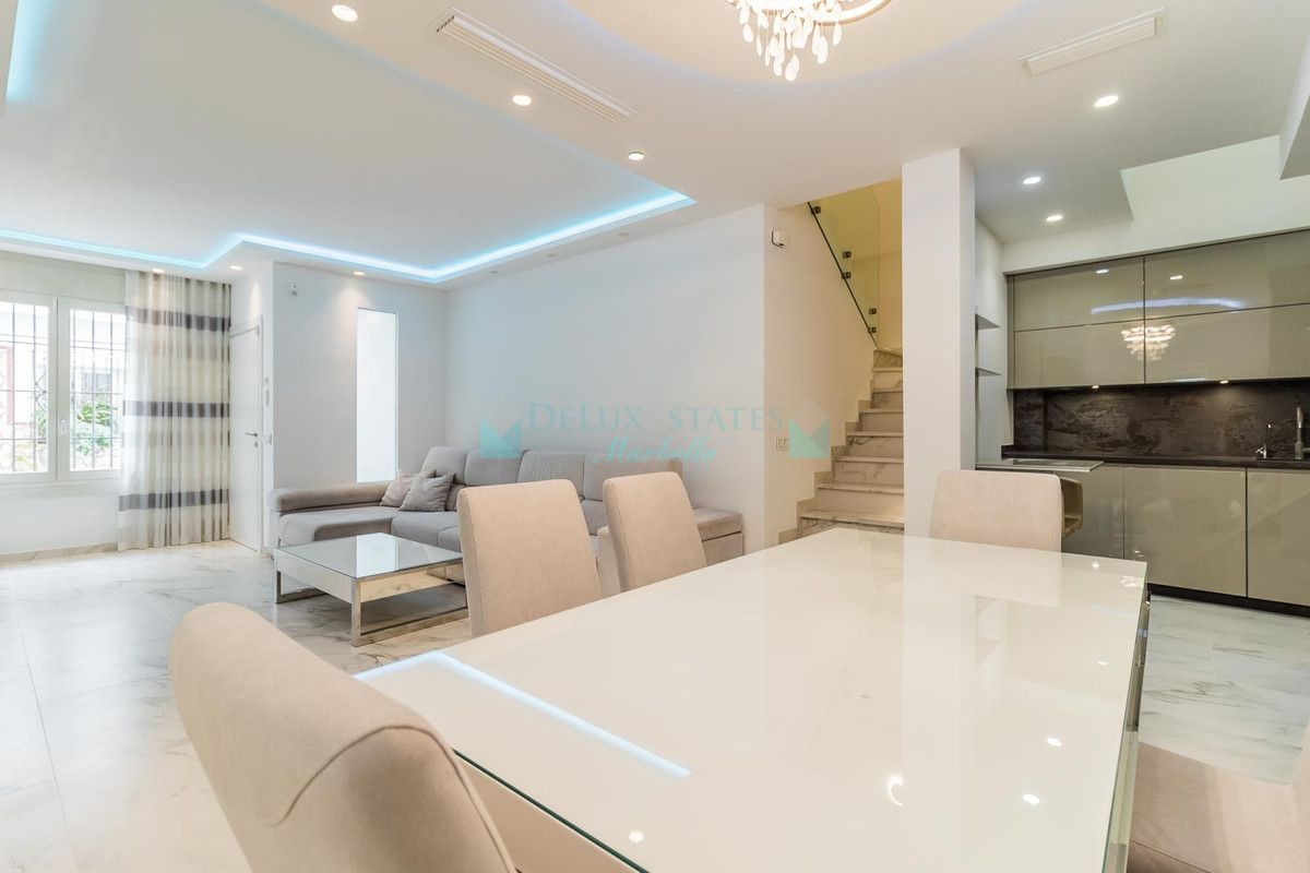 Town House for sale in Estepona