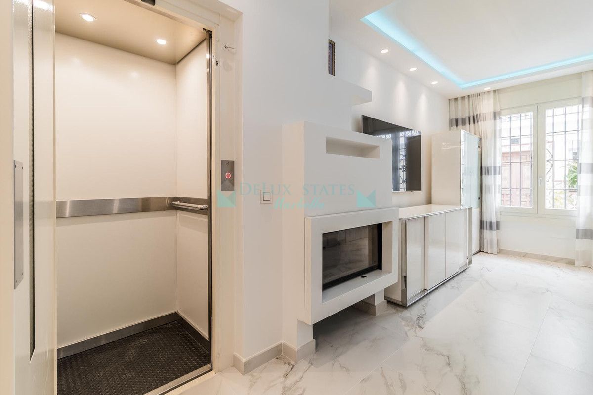 Town House for sale in Estepona