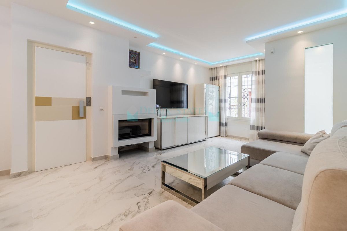 Town House for sale in Estepona