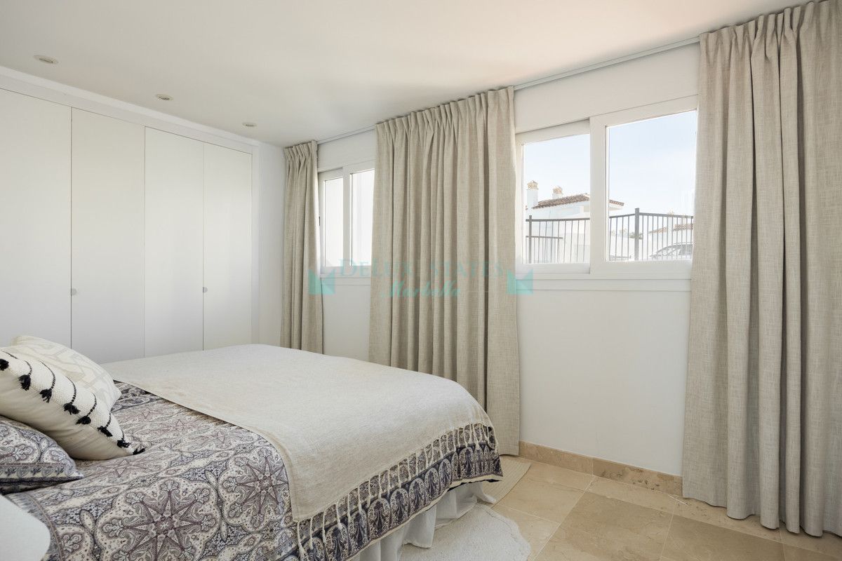 Ático en venta en El Paraiso, Estepona