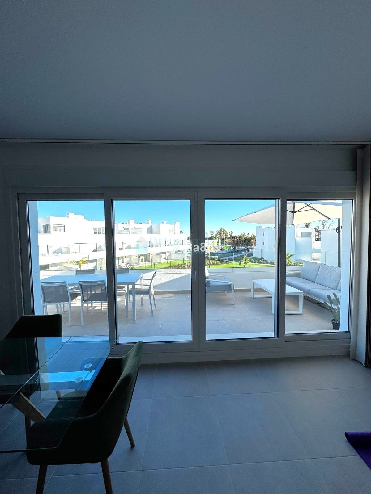 Apartamento en alquiler en Bel Air, Estepona