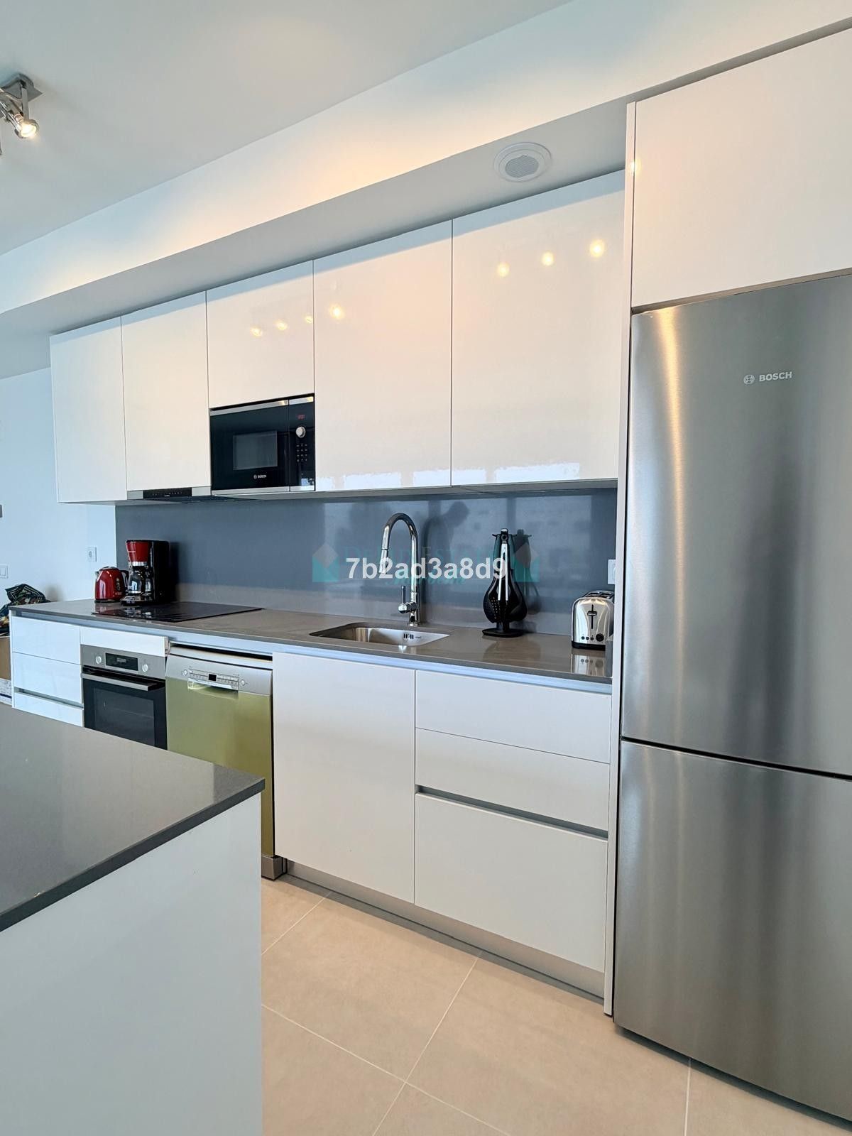 Apartamento en alquiler en Bel Air, Estepona