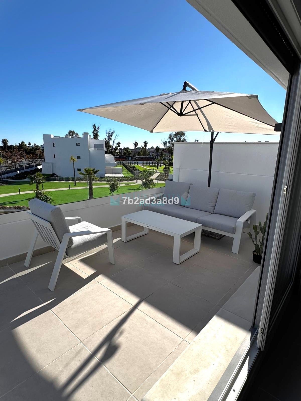 Apartamento en alquiler en Bel Air, Estepona