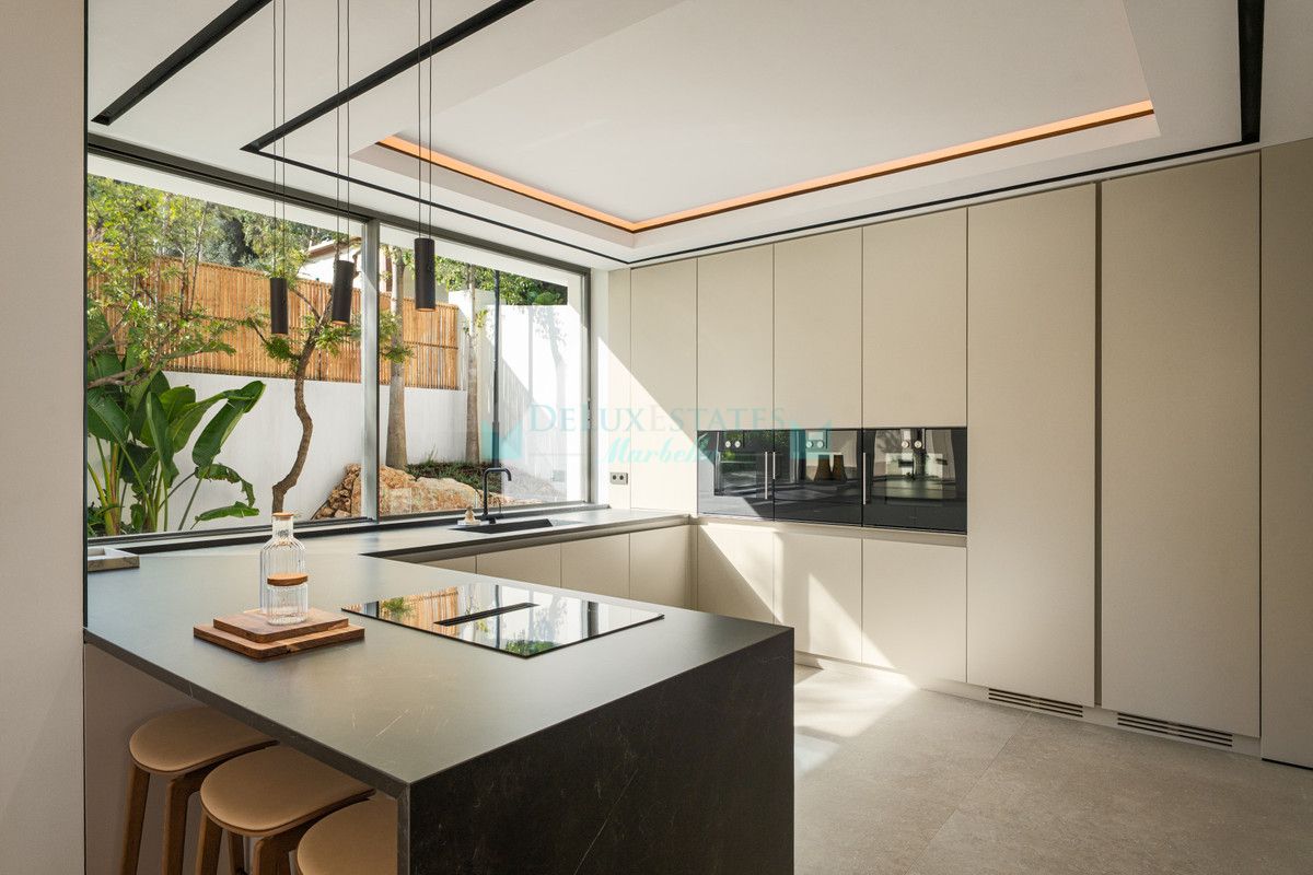 Villa for sale in La Quinta, Benahavis