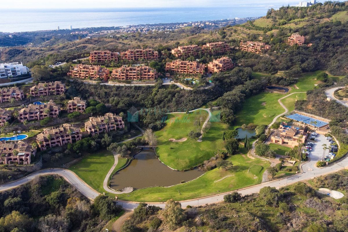 Ático en venta en La Mairena, Marbella Este