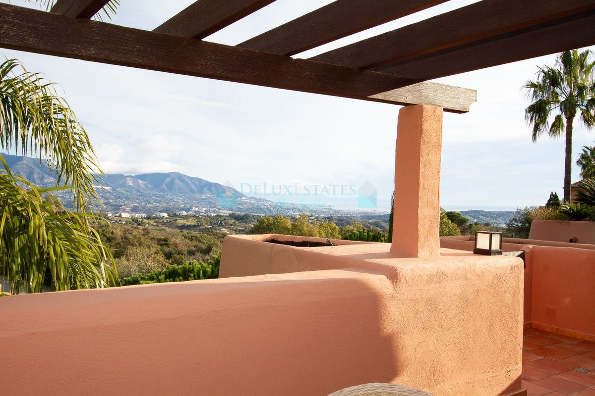 Ático en venta en La Mairena, Marbella Este