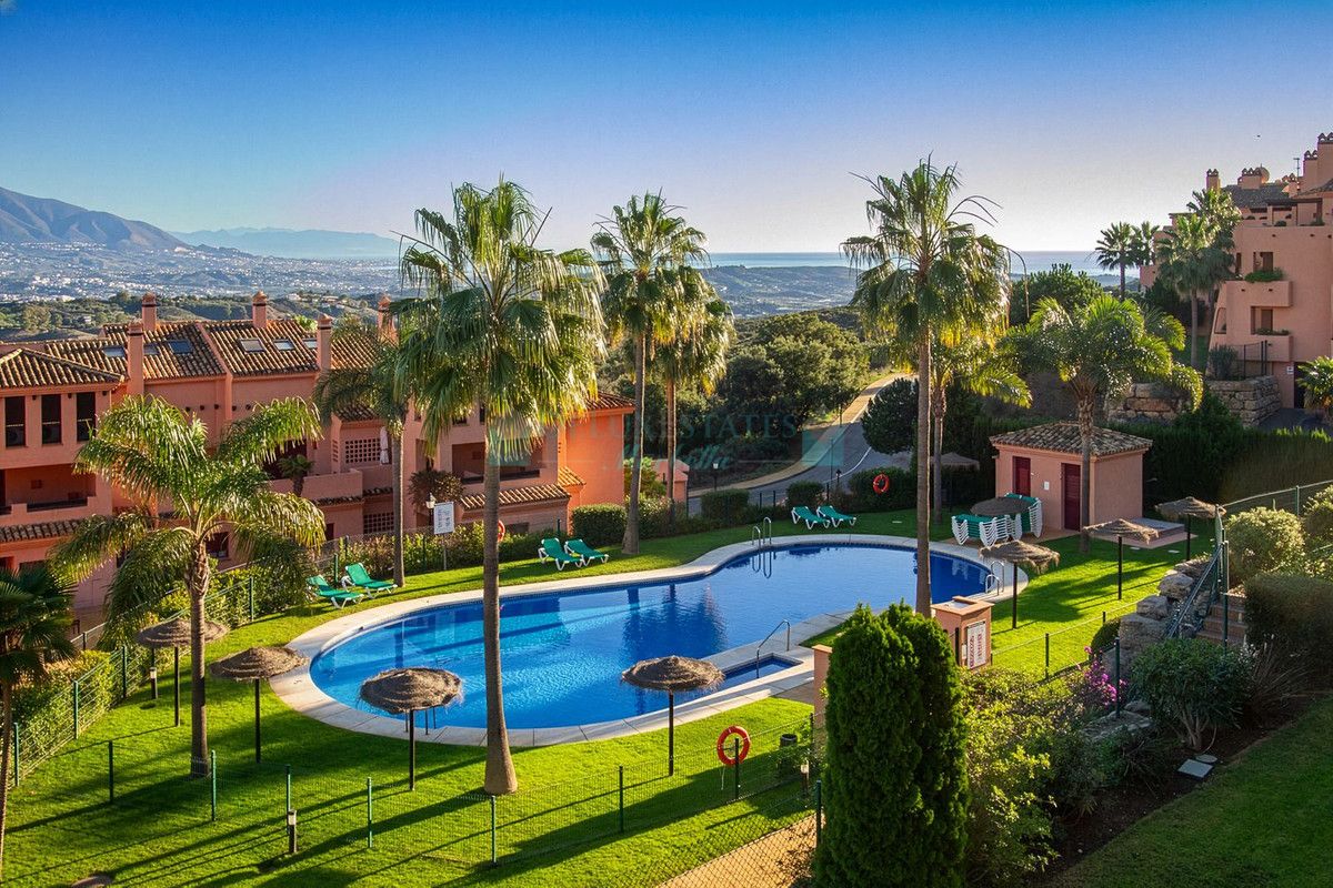 Ático en venta en La Mairena, Marbella Este