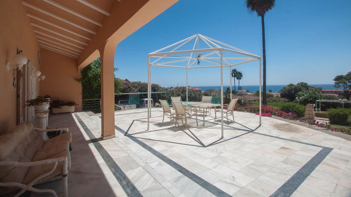 Villa for sale in Estepona