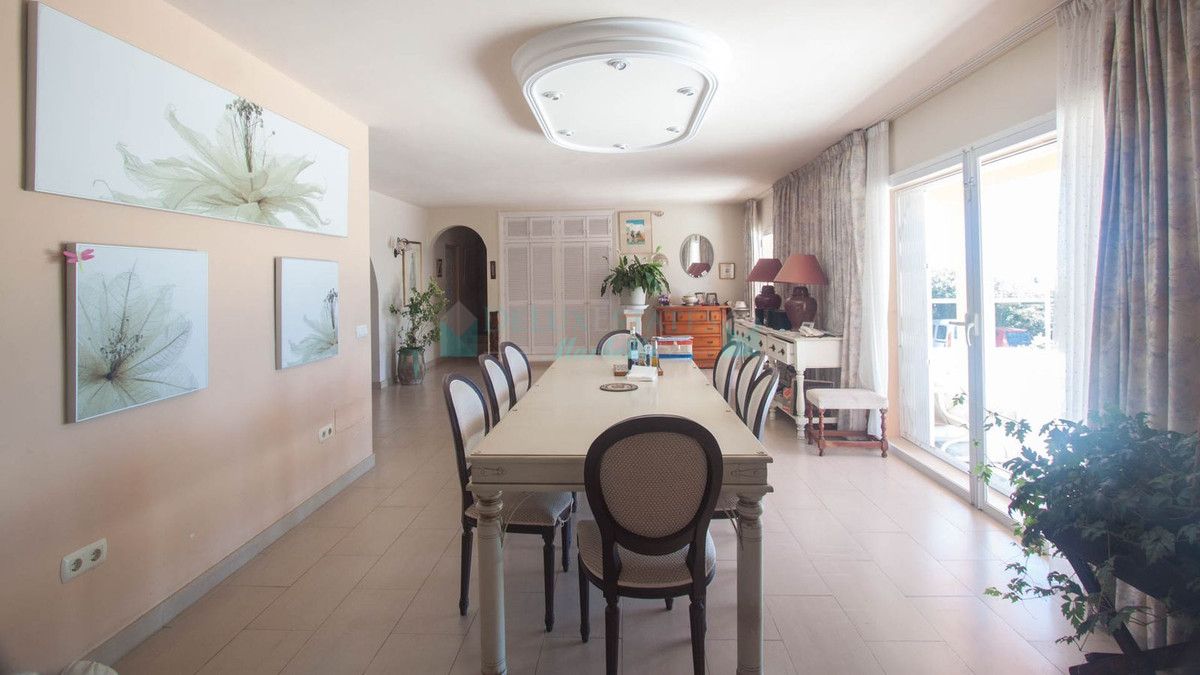 Villa for sale in Estepona