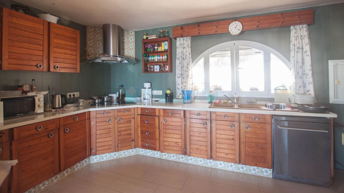 Villa for sale in Estepona
