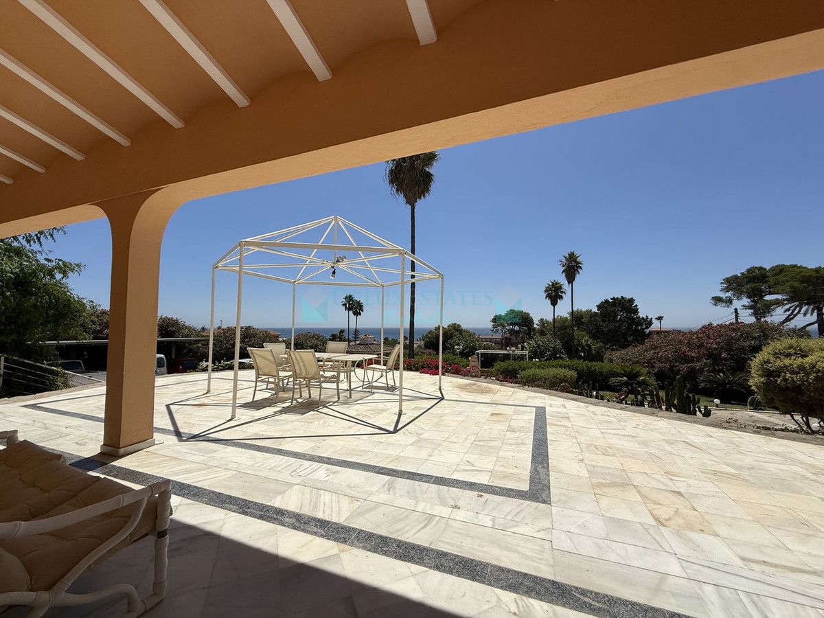 Villa for sale in Estepona