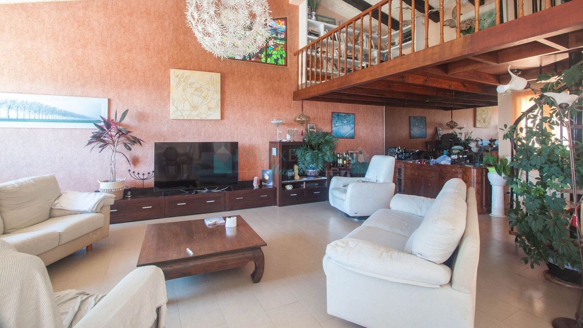 Villa for sale in Estepona