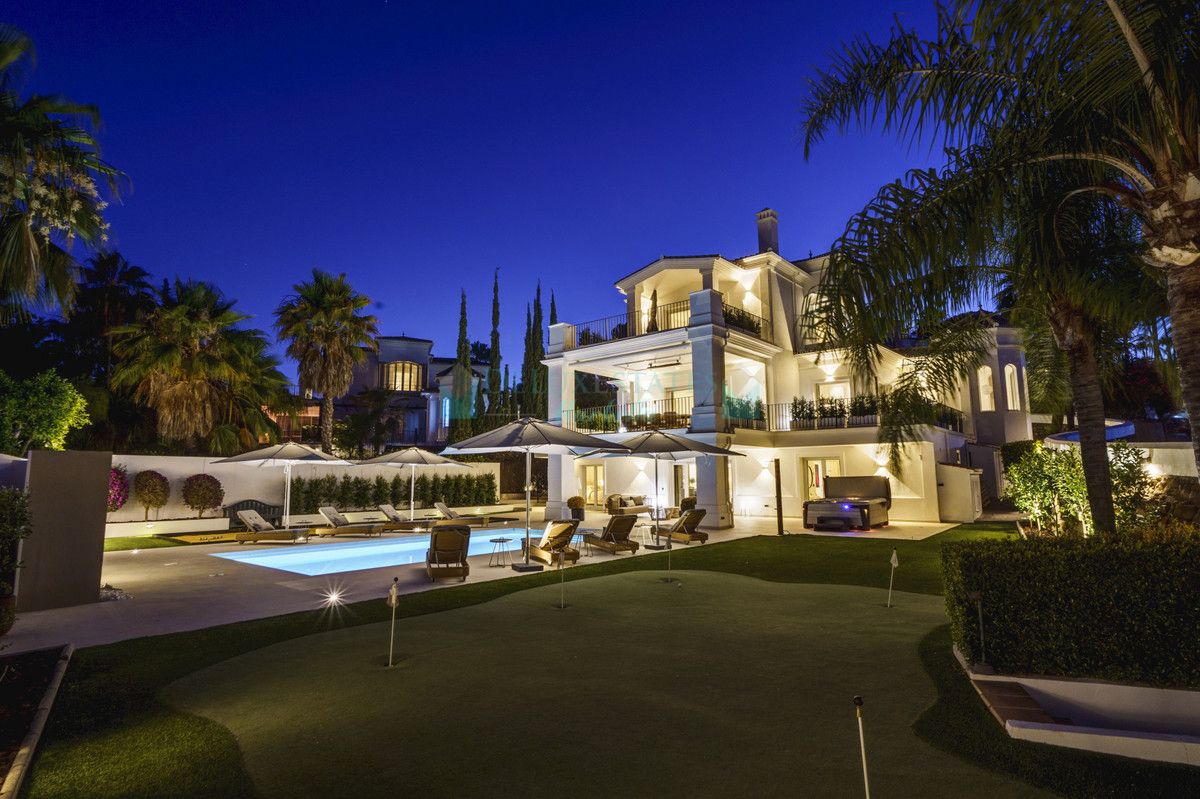 Villa for rent in Nueva Andalucia