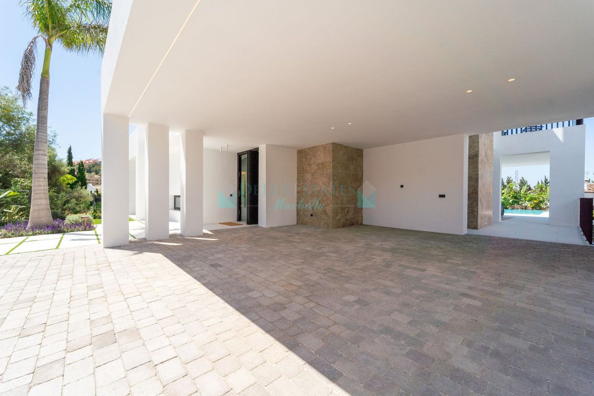Villa for sale in Nueva Andalucia