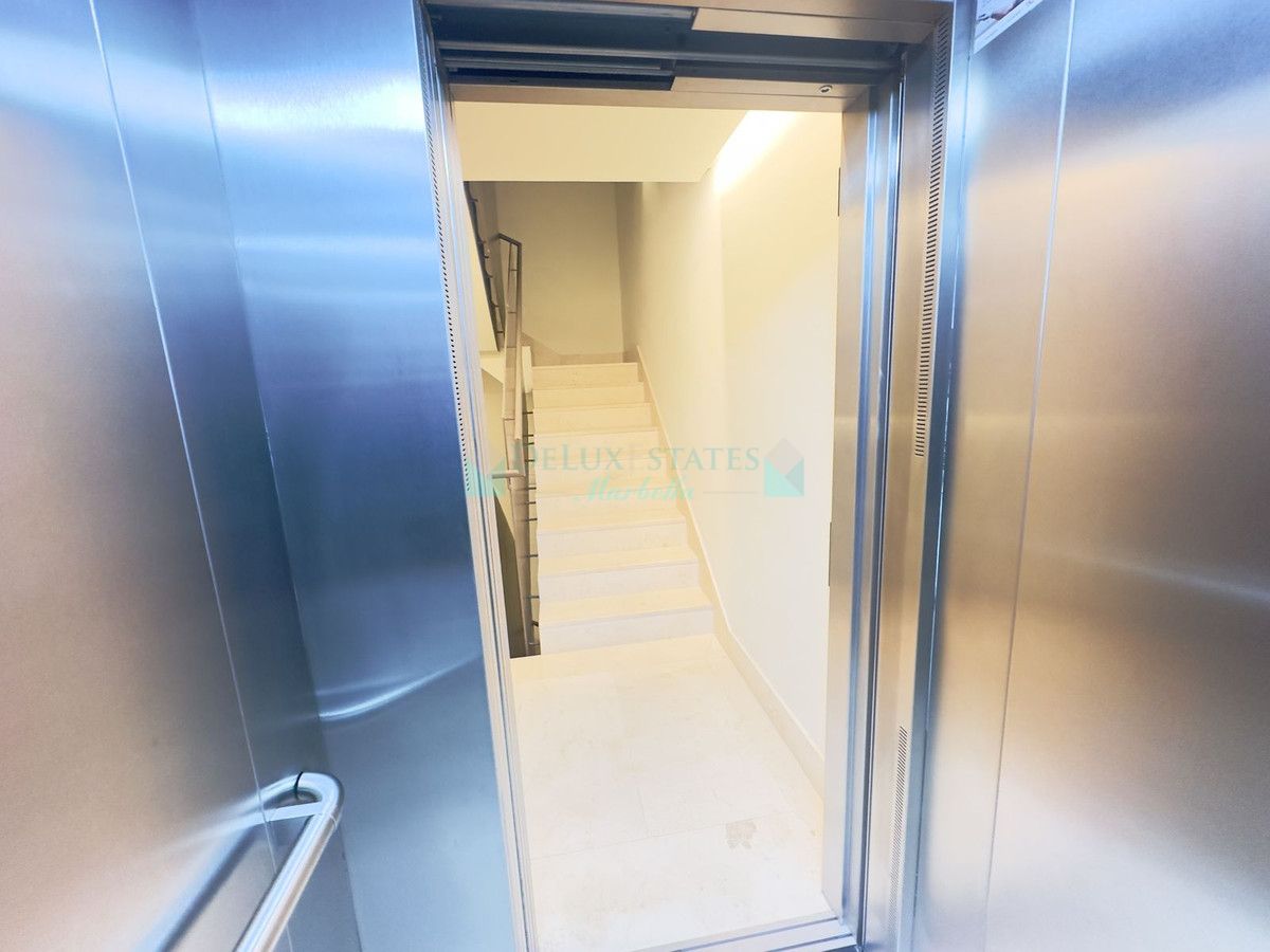 Apartment for sale in Estepona