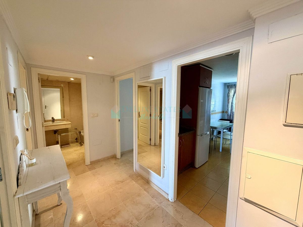 Apartamento en venta en Rio Real, Marbella Este
