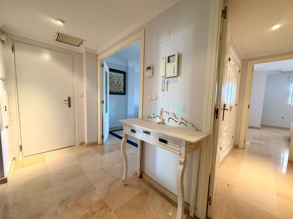 Apartamento en venta en Rio Real, Marbella Este