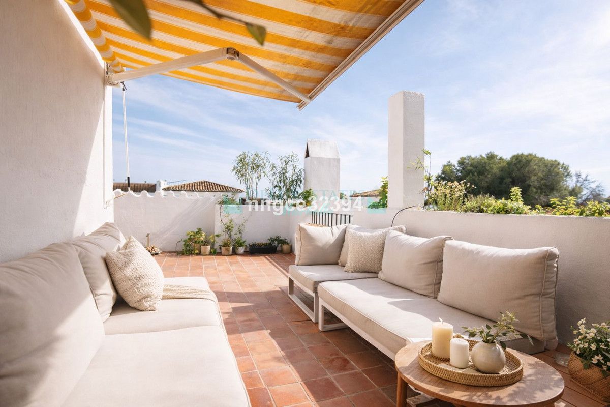 Penthouse for sale in El Paraiso, Estepona