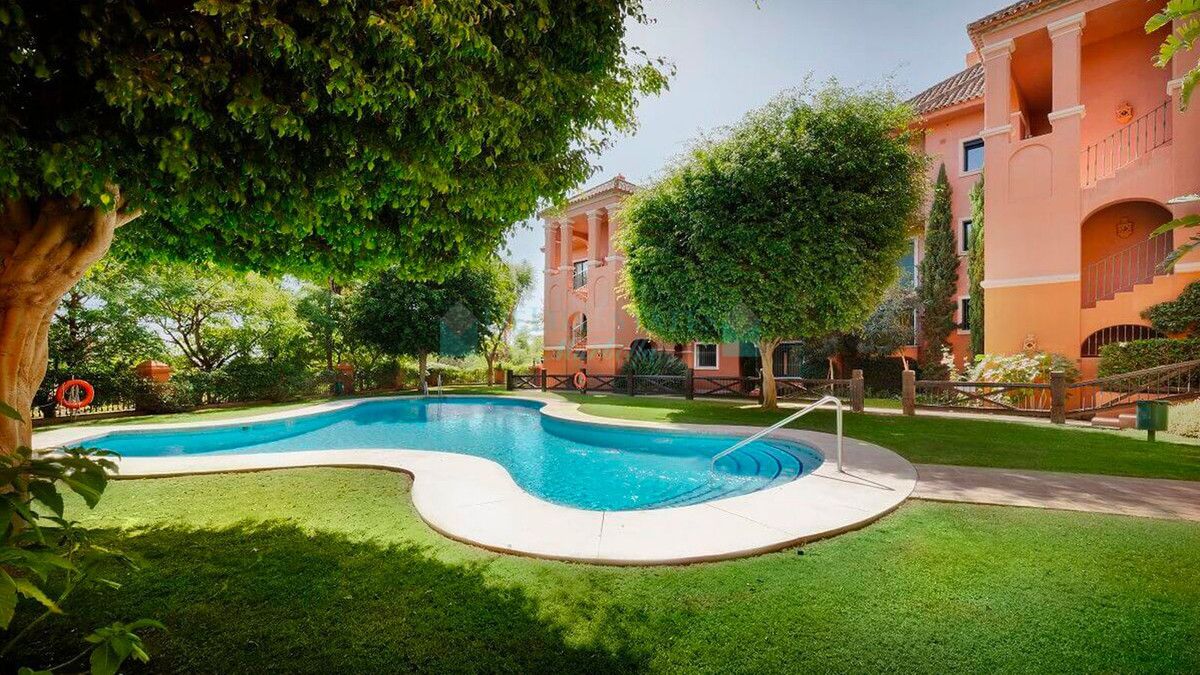 Apartment for sale in Monte Halcones, Benahavis