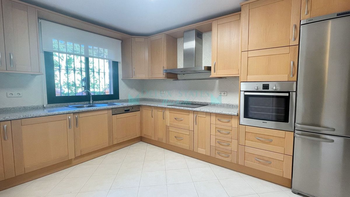 Apartment for sale in Monte Halcones, Benahavis