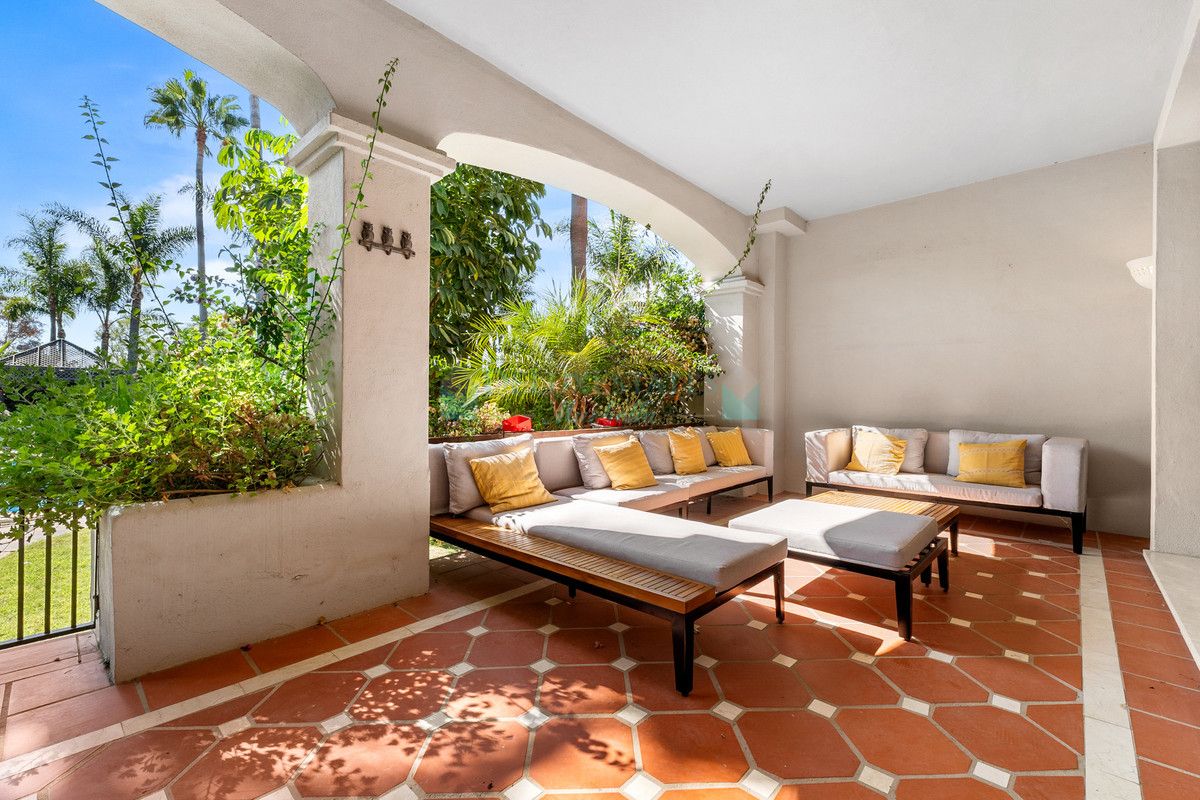 Semi Detached Villa for rent in Nueva Andalucia