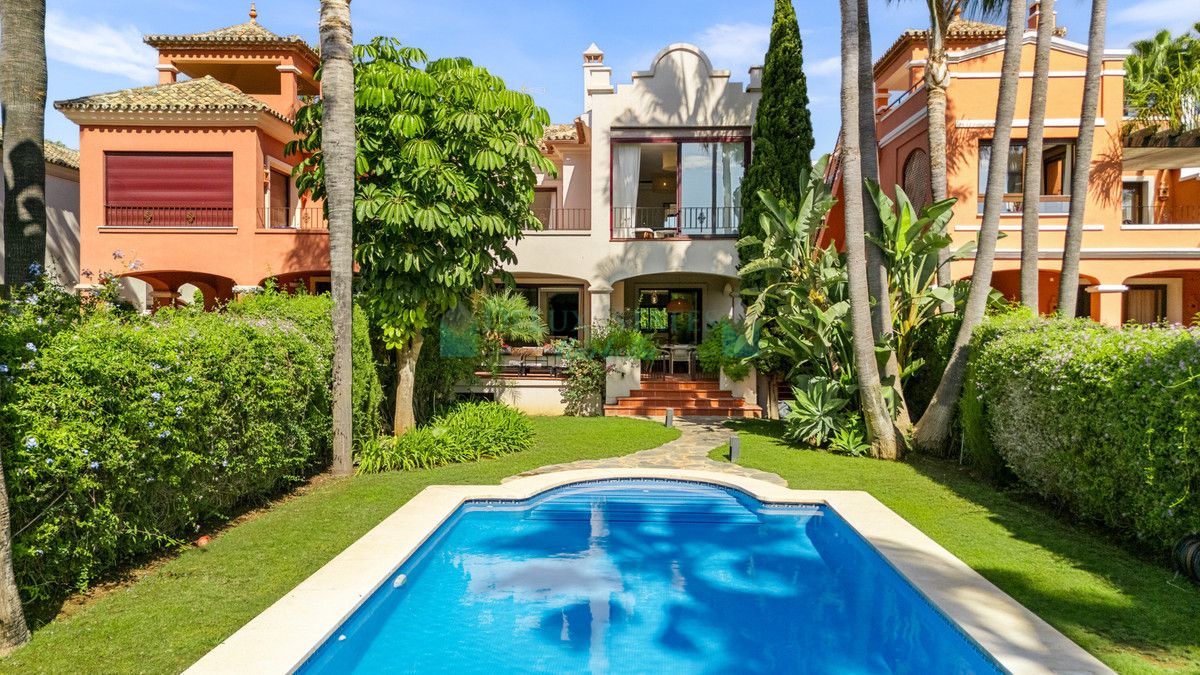 Semi Detached Villa for rent in Nueva Andalucia