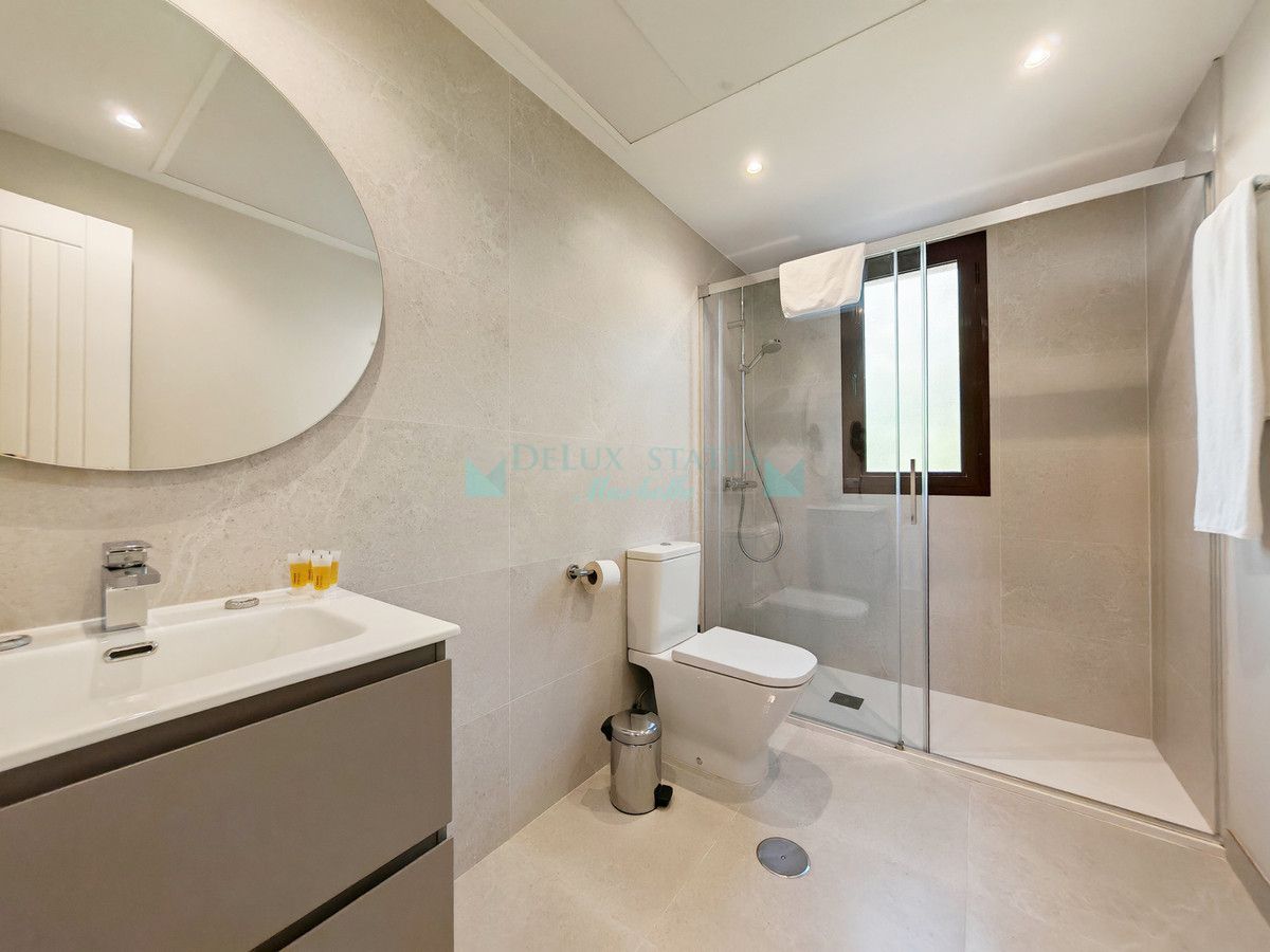 Penthouse for sale in Benahavis