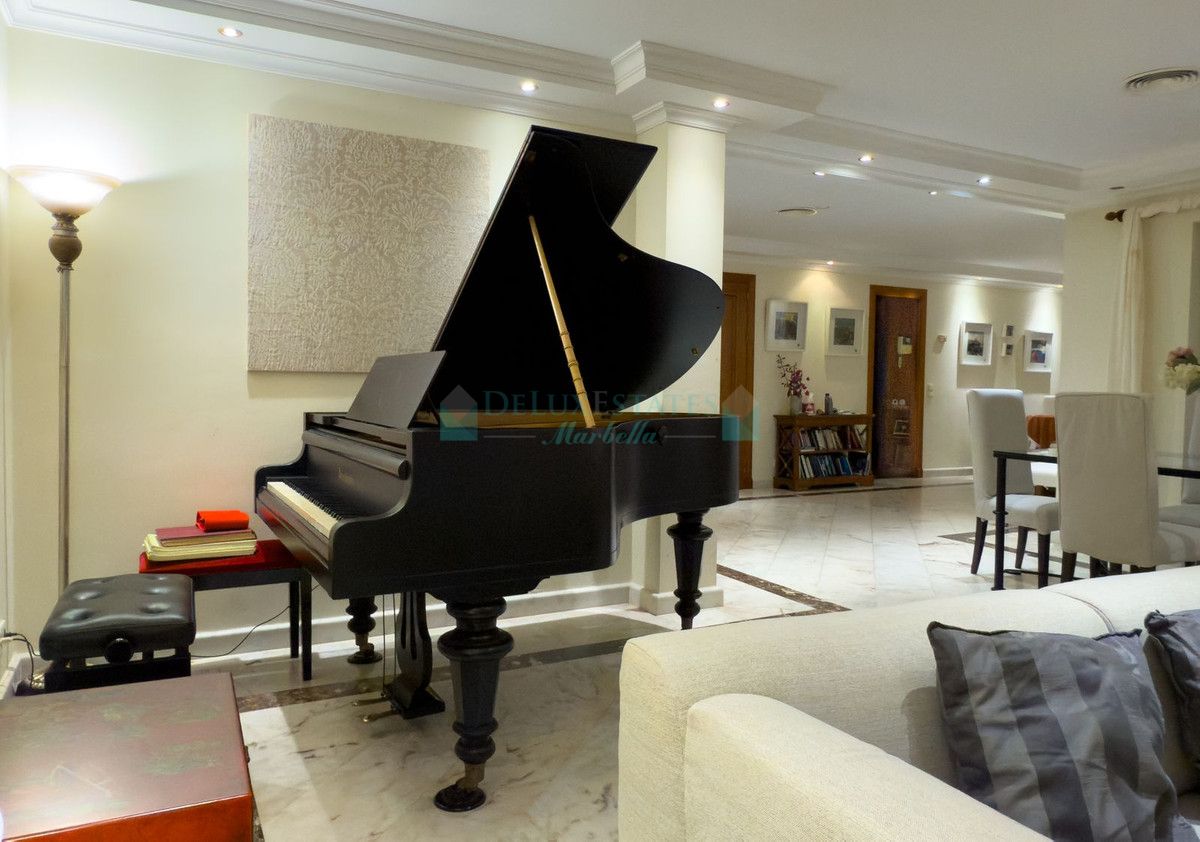 Villa for rent in El Rosario, Marbella East