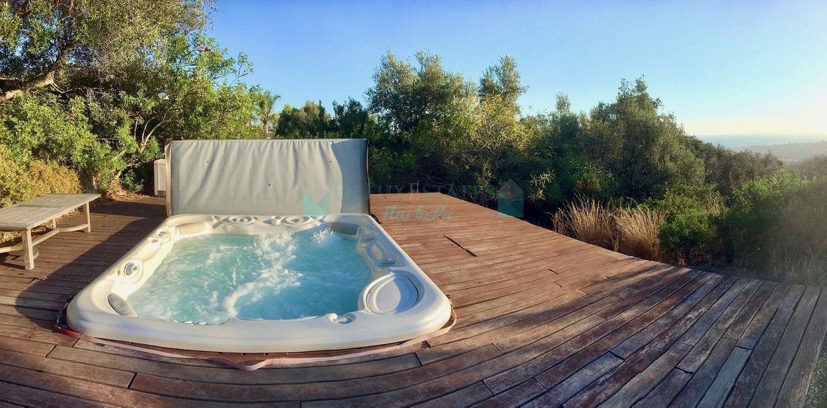 Villa for rent in El Rosario, Marbella East