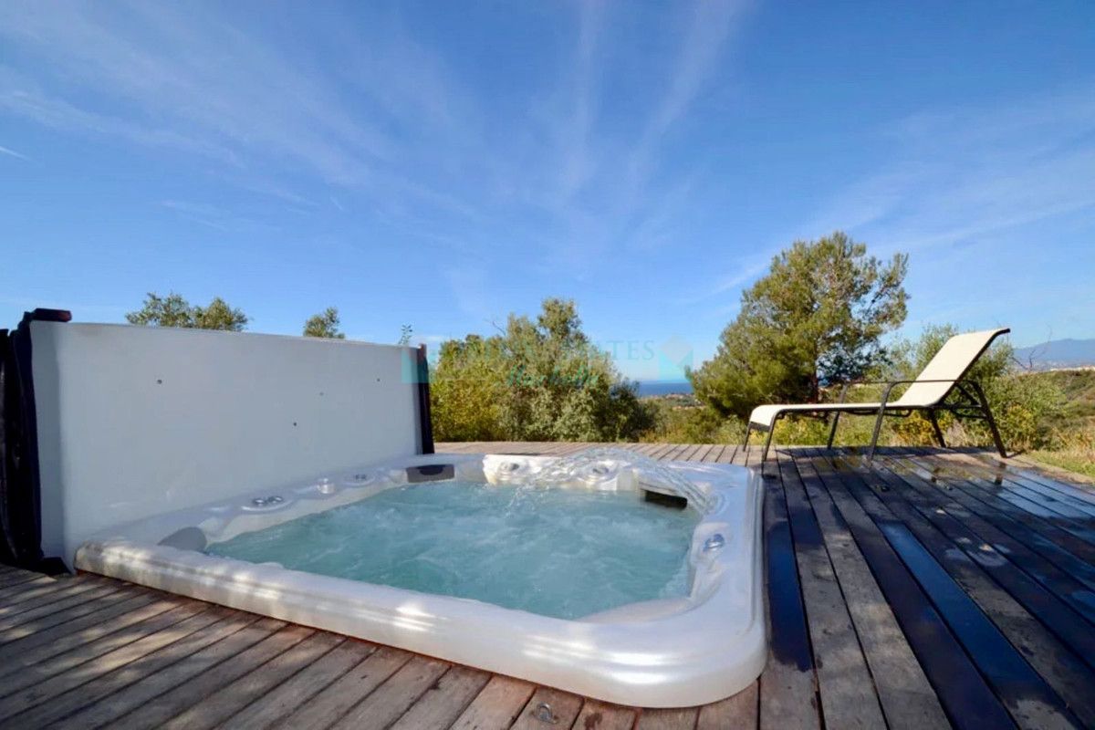 Villa for rent in El Rosario, Marbella East