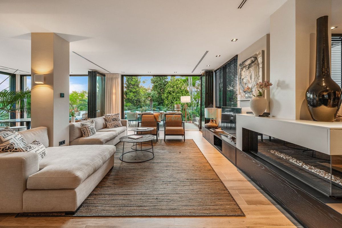 Villa en venta en El Rosario, Marbella Este