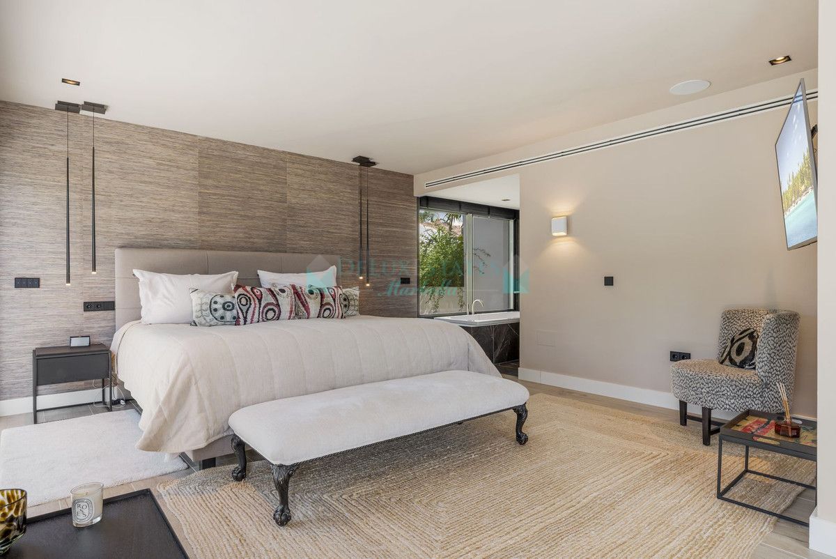 Villa en venta en El Rosario, Marbella Este