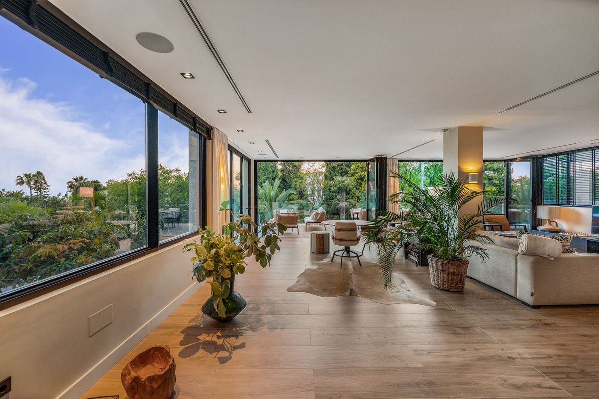 Villa en venta en El Rosario, Marbella Este