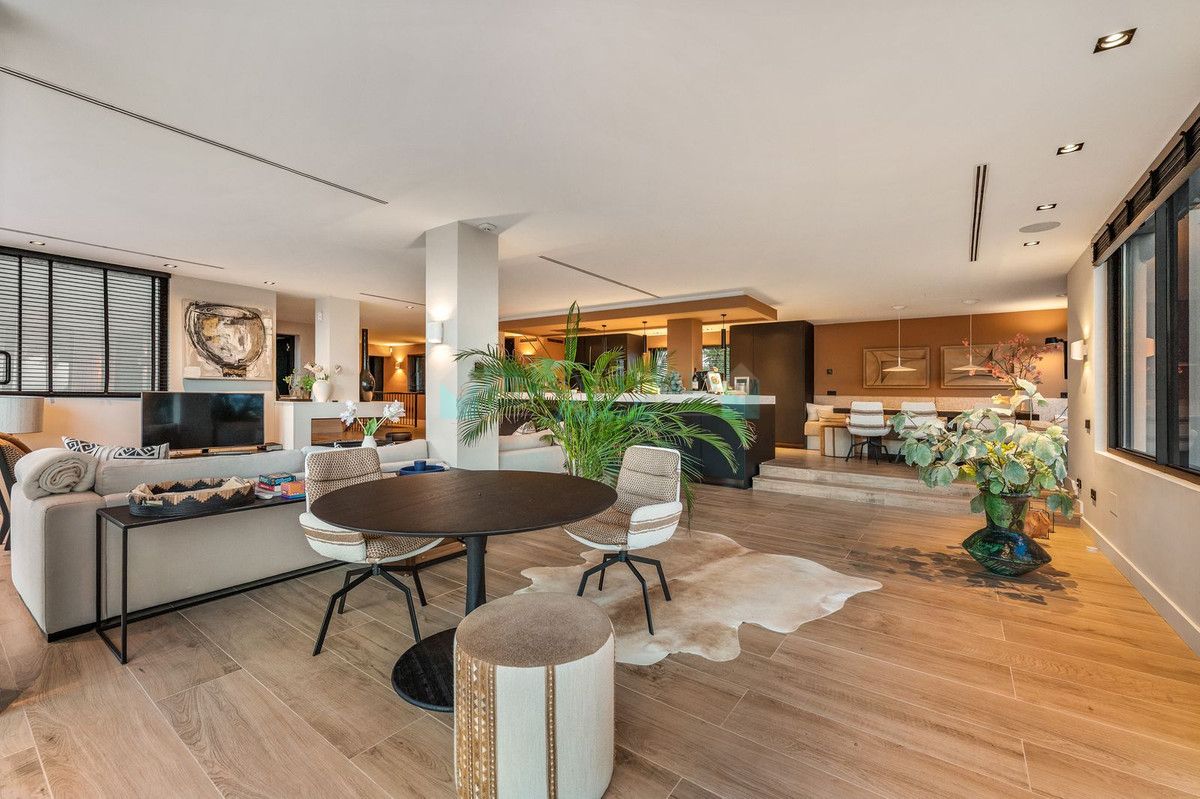 Villa en venta en El Rosario, Marbella Este