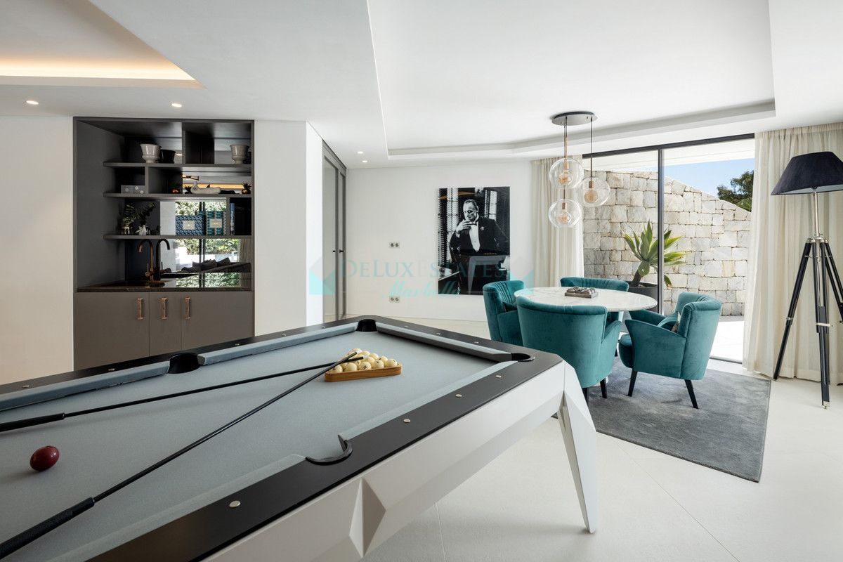 Villa for sale in Benahavis