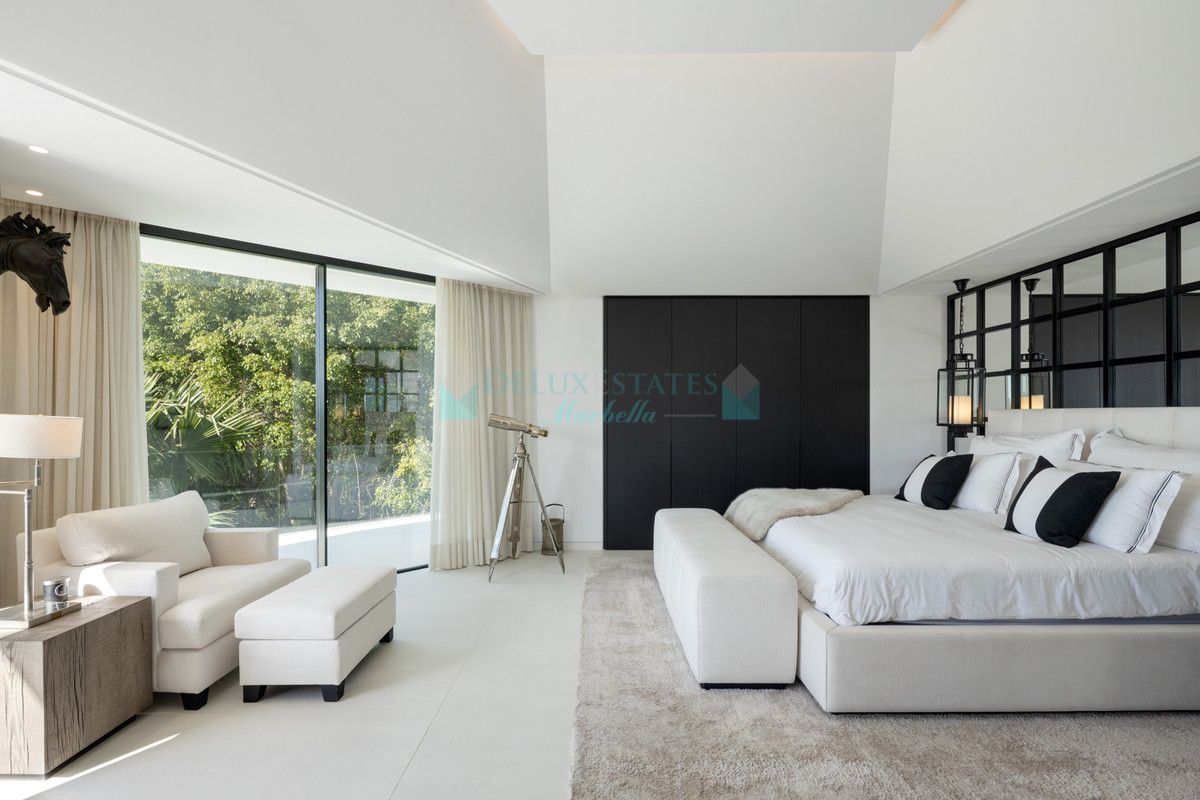 Villa for sale in Benahavis