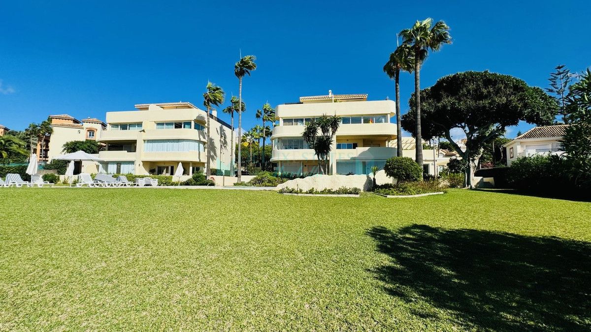 Ground Floor Apartment for sale in Elviria, Marbella East