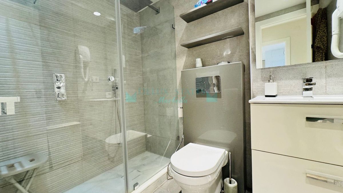 Ground Floor Apartment for sale in Elviria, Marbella East