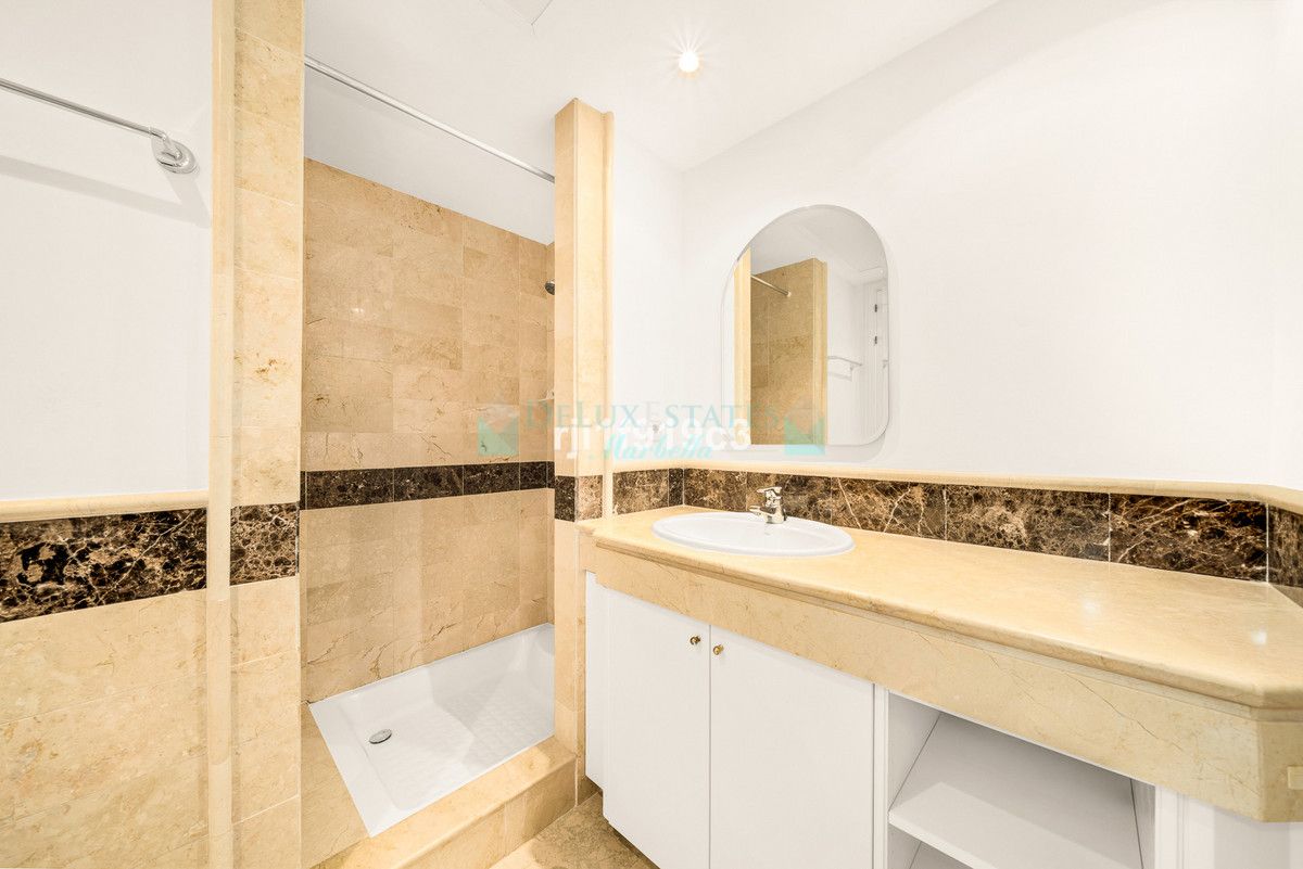 Ground Floor Apartment for sale in Elviria, Marbella East