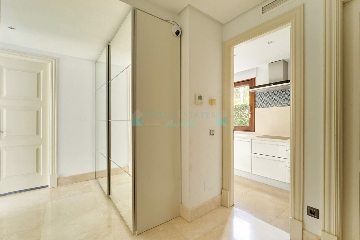 Ground Floor Apartment for sale in Estepona