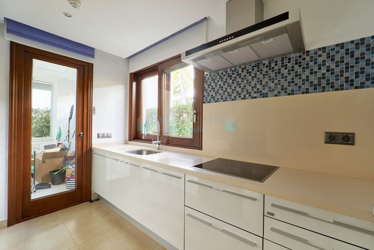 Ground Floor Apartment for sale in Estepona