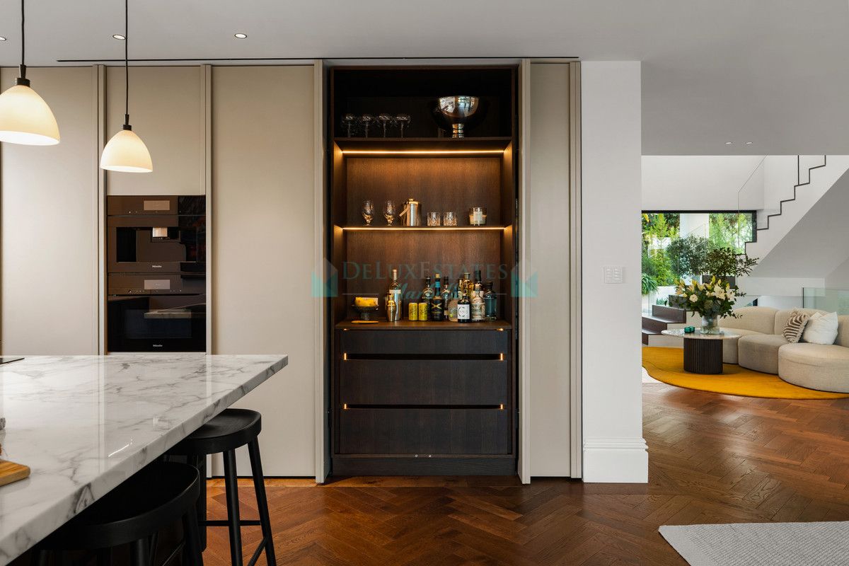 Villa for sale in Nueva Andalucia